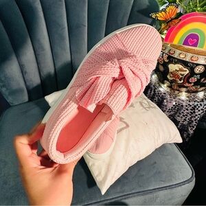 Bow 🎀 slip on tennis shoes